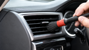 Scopri di più sull'articolo Zone dell’auto da pulire: 10 punti che quasi tutti dimenticano